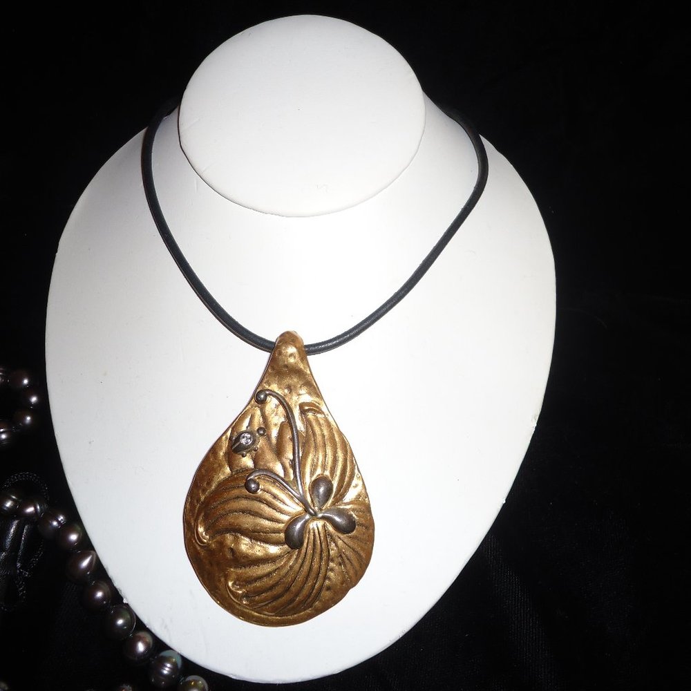 FUN Chico's Designer Collar Bone Necklace Featuring a Large Gold Tone Pendant